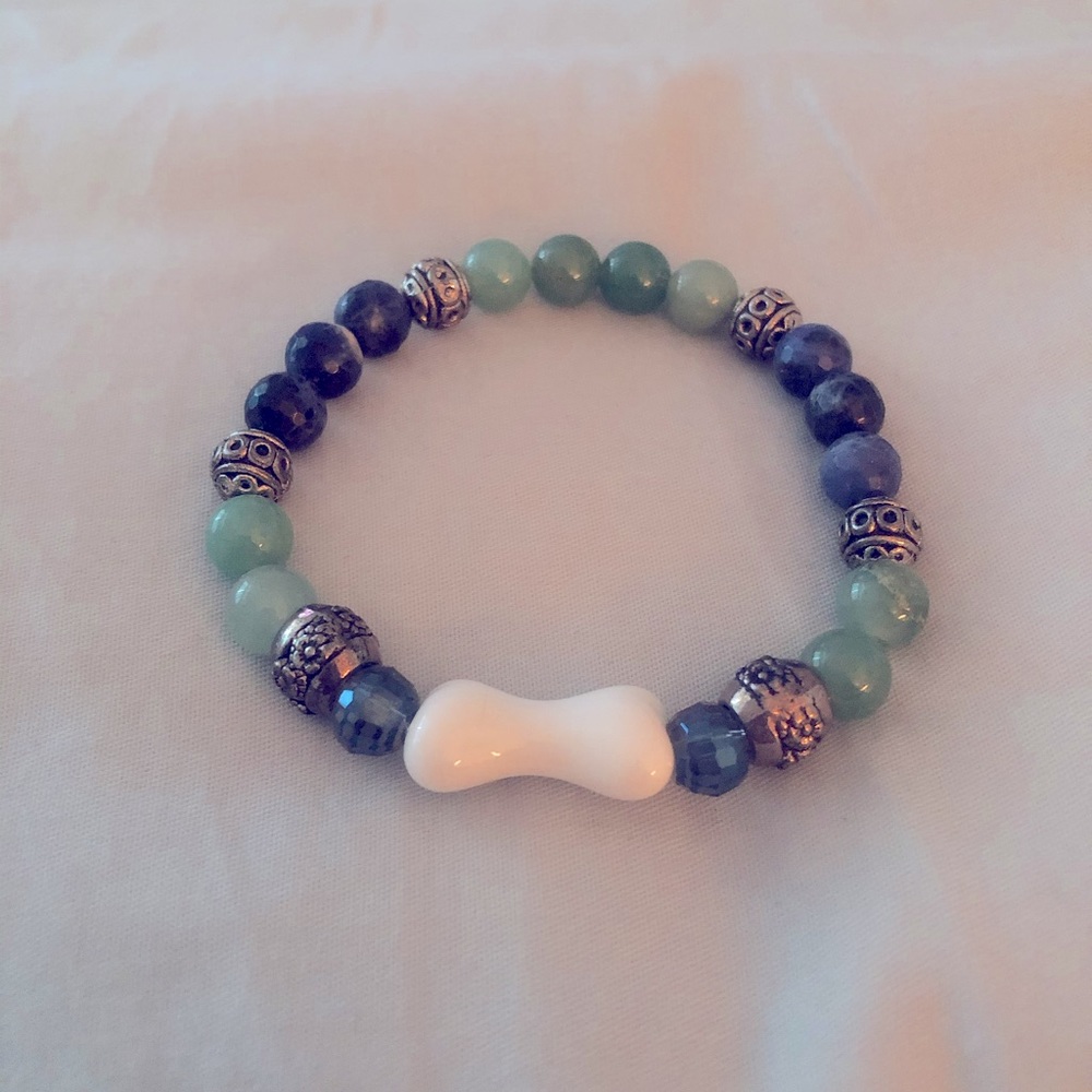 🧡Beautiful dog bone handmade stretch bracelet